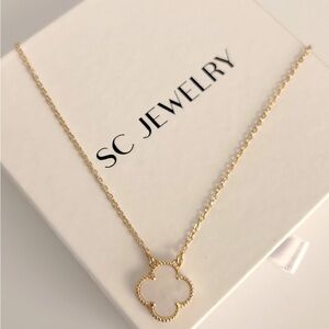 Clover Necklace Mother of Pearl 14k Gold Chain Color